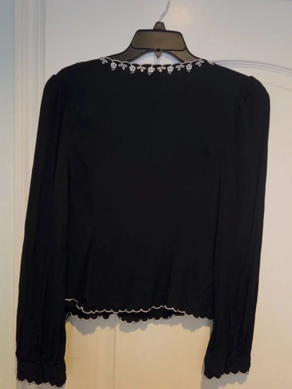 Reformation Vivia Embroidered Scallop Top Size 10 Black Puff Long Sleeve